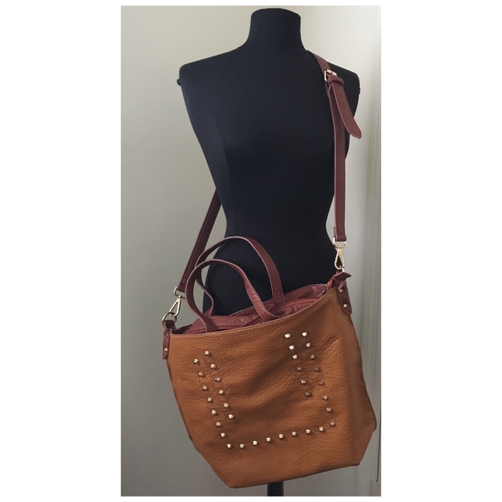 BEAUTIFUL Oversized Handbag with Gold Studs 🌻